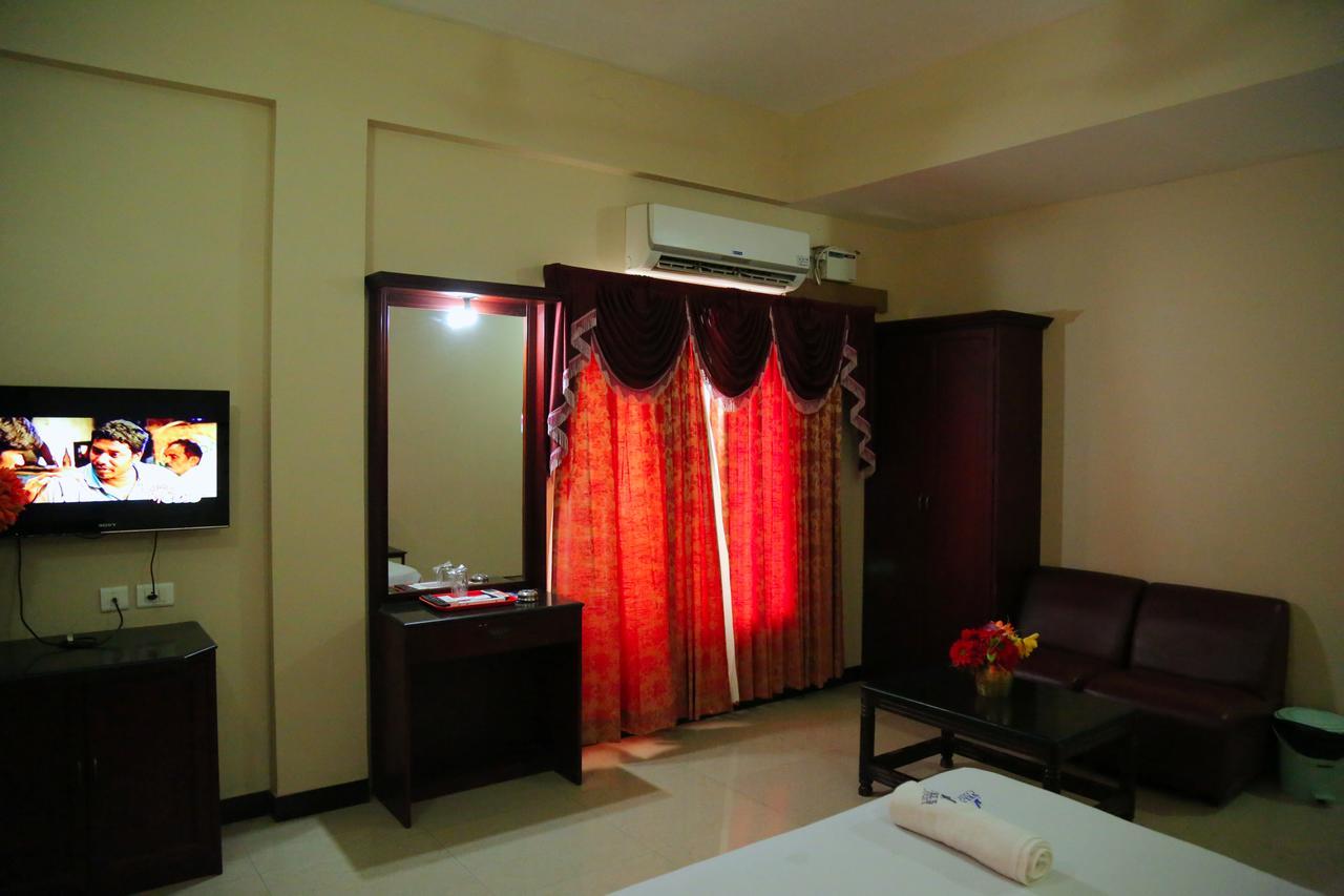 بالني Hotel Vels Court المظهر الخارجي الصورة